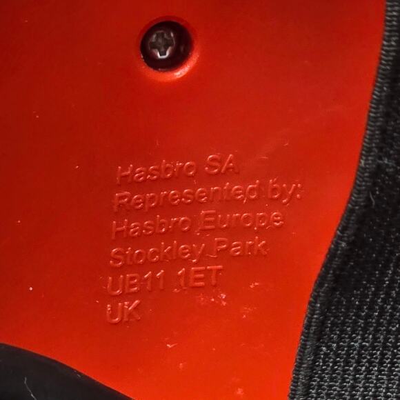 Hasbro Marvel Spiderman Homecoming Spider Moving Brows Mask & Cape Halloween Set - Picture 5 of 16